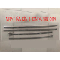 NẸP CHÂN KÍNH INOX HONDA BRIO 2019