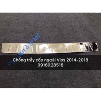 NẸP CHỐNG TRẦY CỐP SAU XE VIOS 2014 2017 2018 - INOX, BÊN NGOÀI