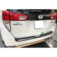 Nẹp cốp, Chống Trầy Cốp xe Innova 2017 2018 2019 2020 2021 2022. (mẫu phản quang không lắp cho bản có cảm biến lùi)