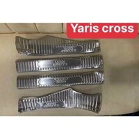 Nẹp cửa xe, ốp bậc cửa xe Yaris Cross 2023 2024 2025 Mẫu Inox trang trí chống xước bậc cửa xe