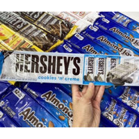 [NEW DATE : 06/2025]🍫SOCOLA KEM TRẮNG NHÂN BÁNH COOKIE OREO NGHIỀN CỦA MỸ HERSHEY’S COOKIE ‘N’ CREME CÂY 12 THANH (153G)