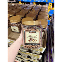 [NEW DATE : 08/2025] 🍫🌰 𝐒𝐨𝐜𝐨𝐥𝐚 sữa bọc hạt 𝐡𝐚̣𝐧𝐡 𝐧𝐡𝐚̂𝐧 𝐊𝐢𝐫𝐤𝐥𝐚𝐧𝐝 𝐌𝐢𝐥𝐤 𝐂𝐡𝐨𝐜𝐨𝐥𝐚𝐭𝐞 𝐀𝐥𝐦𝐨𝐧𝐝𝐬 𝐜𝐮̉𝐚 𝐌𝐲̃ hộp 𝟏.𝟑𝟔𝐤𝐠 U.S.A 🛬🗽🇺🇸