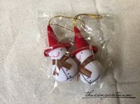 Người tuyết treo cây thông