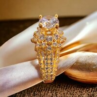 nhẫn 1 hột chấu cao chùm đá tấm dáng xoàn . nhẫn trang sức nữ đẹp. nhẫn xi mạ vàng 18k.