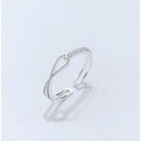 Nhẫn bạc nữ hình chiếc nơ nhỏ xinh xắn dễ thương, có nạm đá nhỏ lấp lánh cá tính