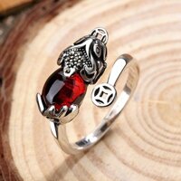 Nhẫn bạc Thái hình tỳ hưu, Đồng xu may mắn đá garnet, cá tính