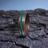 Nhẫn gỗ ốc chó cẩn đá lông công và đồng được chế tác hoàn toàn thủ công bằng tay