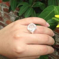 Nhẫn hoa mẫu đơn thạch anh trắng