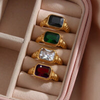 Nhẫn hột đá chữ nhật sang trọng