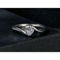 Nhẫn kim cương Moissanite Trái tim đơn giản