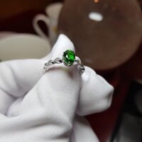 Nhẫn vàng trắng gắn đá Diopside thiên nhiên