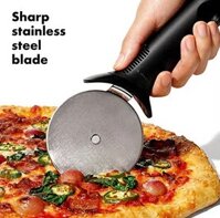 (NHC) Dao cắt bánh pizza OXO Good Grips 8.9cm, màu đen – cái