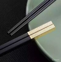 (NHC) (ELLY) Set 10 đôi đũa kháng khuẩn cao cấp 05, đầu đũa bọc hợp kim họa tiết, chống nấm mốc và chịu nhiệt cao, màu đen chuôi vàng (27.3cm) – bộ