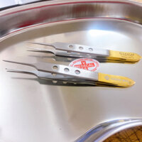 NHÍP 3 LỔ CÓ MẤU 11cm , KẸP PHẪU TÍCH KHÔNG MẤU 0.3mm