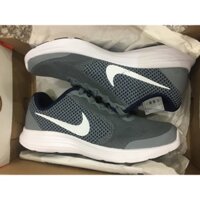 Nike Revolution 3
