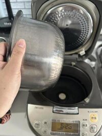 Nồi cơm điện cao tần IH NATIONAL SR-HG101 1LIT xoong rất dày nặng, còn đẹp