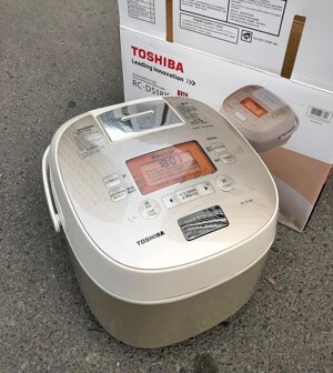 Nồi cơm điện cao tần Toshiba RC-DS18K
