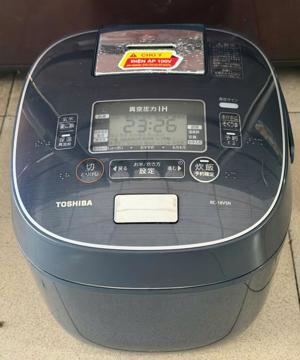Nồi cơm điện cao tần Toshiba RC-18VSN - 1.8L
