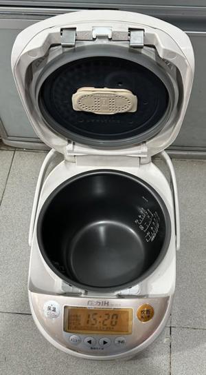 Nồi cơm điện cao tần Zojirushi NP-ZE18-NL