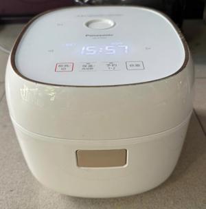 Nồi cơm điện Panasonic 0.63L SR-KT060