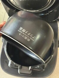 Nồi Cơm Điện TÁCH ĐƯỜNG Zojirushi NW-JF10E5 (1,0 Lít ) SX 2017  tách đường màu đen còn rất đẹp