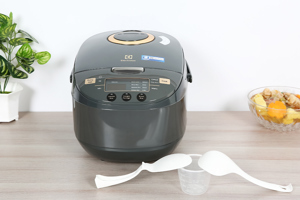 Nồi cơm điện tử Electrolux E7RC1-650K - 1.8 lít