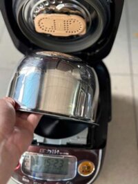 Nồi cơm điện ZOJIRUSHI 0.5L NP-RY05 DATE 2017 có áp suất nấu gạo lứt cực chuẩn