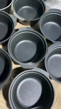 Nồi Gang kho cá, nắp kính cường lực size 20.24. được phủ 3 lớp chống dính tiện lợi, nồi kho tộ, nồi nấu mì cay, cơm trộn