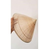 Nón lá tre làm đạo cụ chụp ảnh