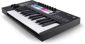 Novation Launchkey 25 MK3 MIDI Controller