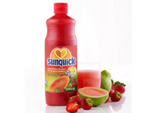 Nước ép Ổi Dâu đậm đặc hiệu Sunquick – chai 840ml