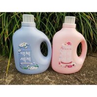 Nước Giặt Blue Hàn Quốc 2L Can Màu Tím