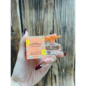 Nước hoa nữ Marc Jacobs Daisy Eau So Fresh Delight 4ml