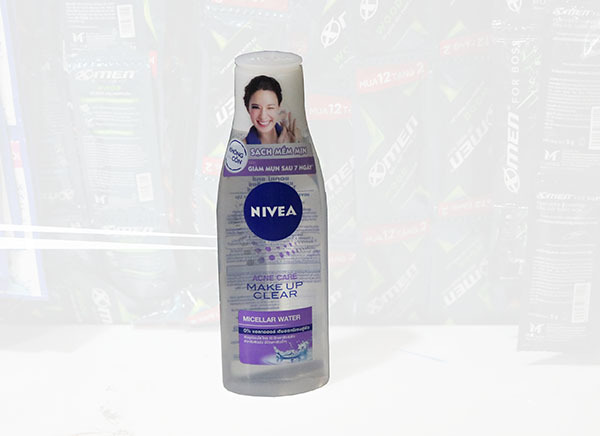 Nước tẩy trang làm sáng da Nivea Extra Bright Make Up Clear Cleansing Water 200ml