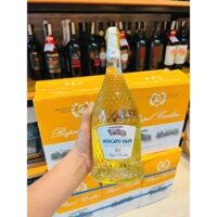 Nước uống vang ngọt Rapel Carilisa Moscato D’asti - Vị Nho - Hàng nhập khẩu Ý - Chai 750 ml - Tết