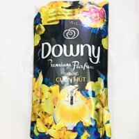 Nước xả Downy Premium Parfum Daring hương Cuốn hút 1,35L