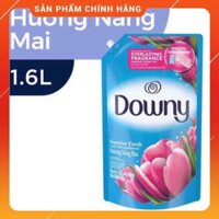 Nước xả vải Downy dạng túi 1,6L .