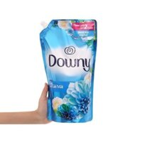 Nước xả vải downy làn gió mát 1,5L.