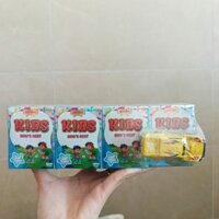 Nước yến sào Red Nest Kids 12% Lốc 4 hũ tặng kèm 1 xe đồ chơi