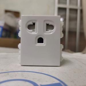 Ổ cắm 3 chấu Sino S18CCUE