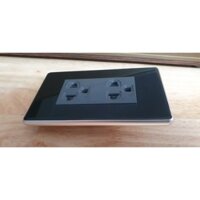 Ổ cắm đôi PANASONIC mặt kính cường lực viền nhôm cạnh bo tròn (màu đen)