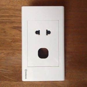 Ổ cắm đơn 2 chấu 16A với 1 lỗ Sino S18UX