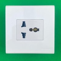Ổ Cắm Đơn Đa Năng Vuông 16A Có Màn Che Panasonic - Hàng Ghép Mặt Vuông 7812UAM