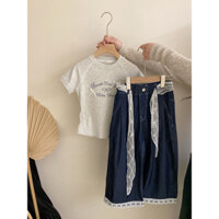 (ODQC/Size đại) Quần áo trẻ em, áo thun hè cho bé gái, áo xám thêu chữ đính nơ mix quần jean đậm gấu phối ren năng động