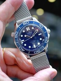 Omega Seamaster Diver 300 James Bond 60th Anniversary 42mm 210.30.42.20.03.002 (Pre-Owned)