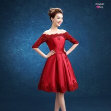 Váy xòe trễ vai phối ren