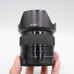 Ống kính máy ảnh Sony Lens SEL35F18 (SEL35F18//C)