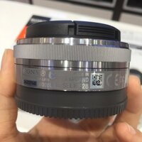 Ống kính Sony 16mm F2.8 ngoại hình khá