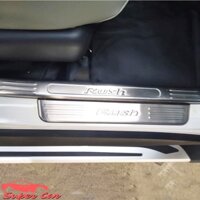 Ốp bậc chân cho xe TOYOTA RUSH chất liệu INOX, chống trơn trượt trầy xước bậc lên xuống xe – SUPER CAR