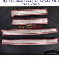 Ốp bậc chân trong, ngoài xe Toyota Altis 2014-2019 chất liệu inox